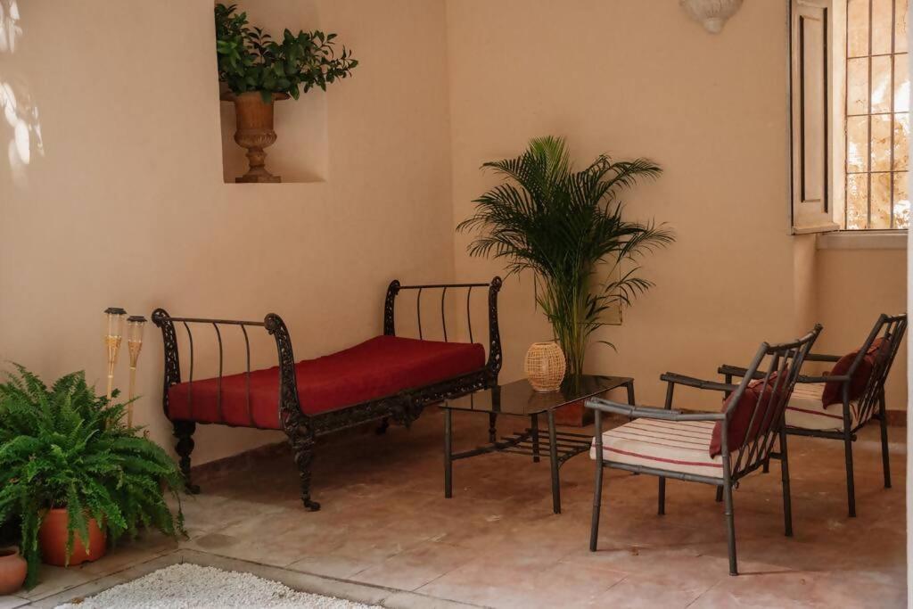 CacesCasa Aguila Casco Antiguo Patio Privadoアパートメント エクステリア 写真
